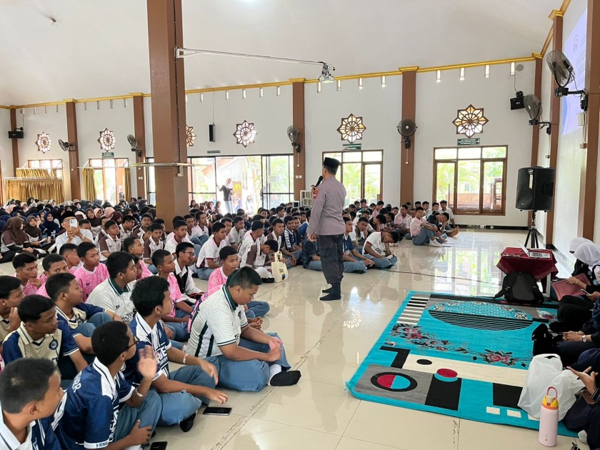 758 Siswa SMA Ajibarang Dibekali Ilmu Akhlak, Etika Digital hingga Pencegahan Bullying dalam Program Goes To School Polresta Banyumas